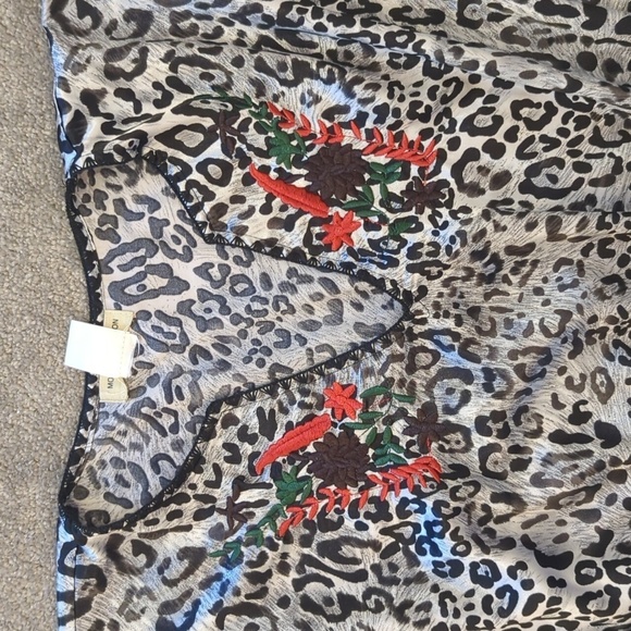 FLORAL embroidered satin bat arm blouse - Picture 2 of 11